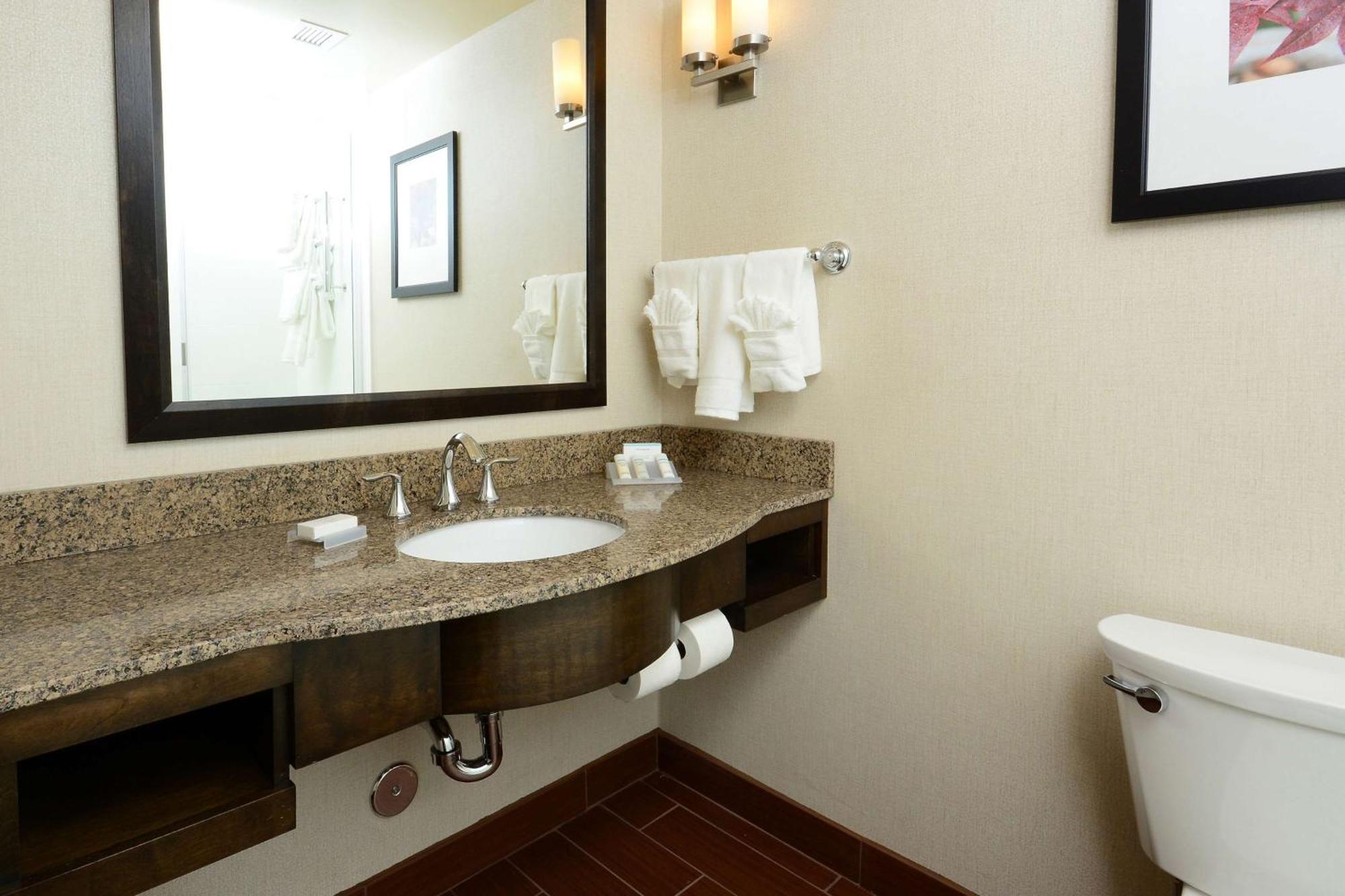 Hilton Garden Inn Greensboro Airport Exterior photo